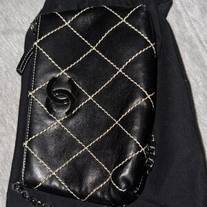 Chanel Surpique Chain Pochette – Black Leather